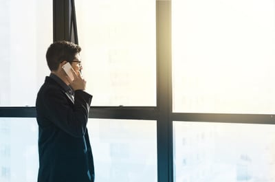 Deux employés, 1,8 milliard de dollars : l’incroyable succès de cet entrepreneur qui a remporté le jackpot grâce à …