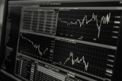 Premiers pas en Bourse : Guide complet pour réussir votre entrée sur les marchés financiers